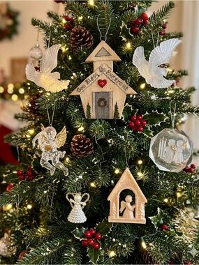 Bundle of 7 Vintage Christmas Ornaments